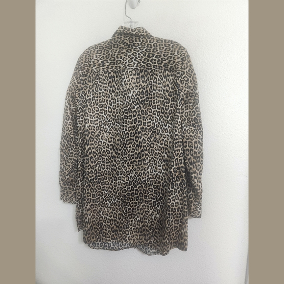 Chico's Leopard Print Long Line Button Front Shirt Sz 2 Chico's or Large - Picture 3 of 8